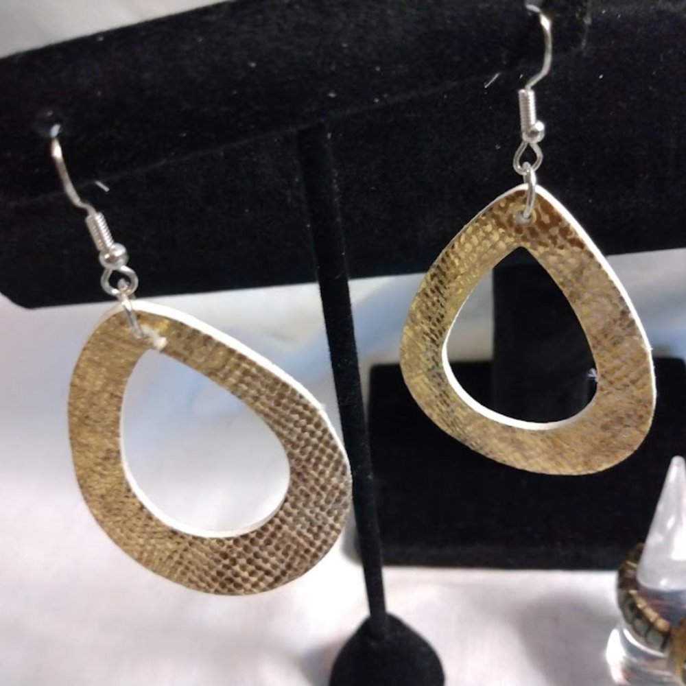 Gold-Tone Jewelry Lot 7pc Quiet Luxury Maximalist Layering Monet Victoria Secret - Picture 11 of 12